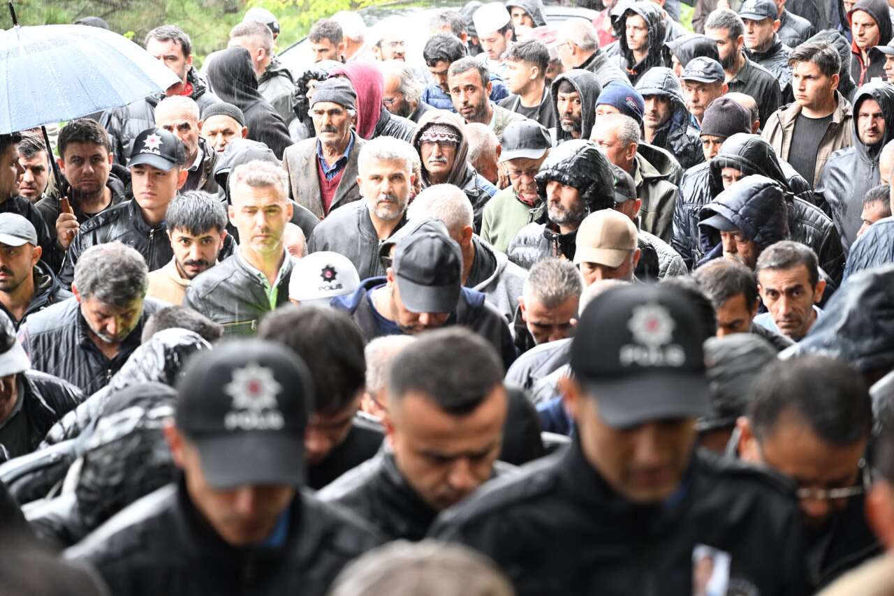 Konya Emniyetini yasa boğan kayıp! Polis memuru Hüseyin Acar toprağa verildi 6